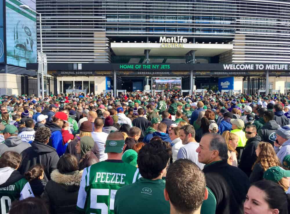 Fans wait in line to get into MetLife Stadium